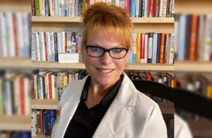 ACHS Alumna Cindy Ross Recognized With 2021 DEAC Outstanding Graduate Award